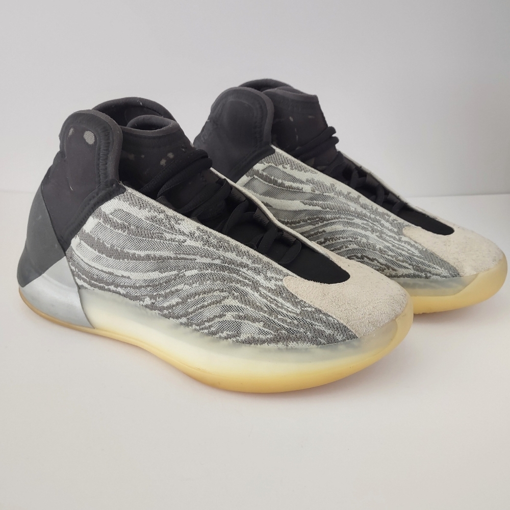 Adidas Yeezy quantum